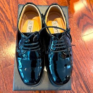 Patent leather tuxedo shoes. Boys size 11.